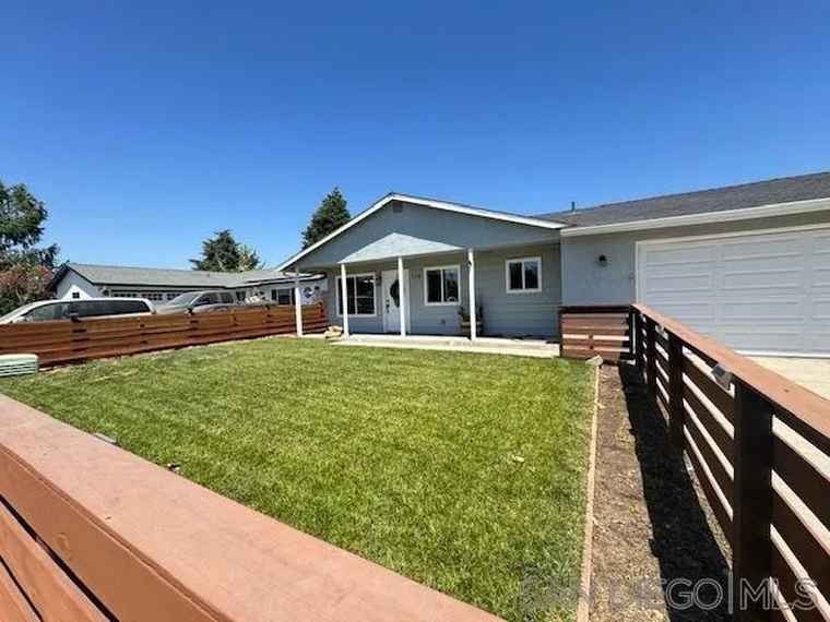 Photo of 328 Via Ramona Ave Paso Robles, CA 93446