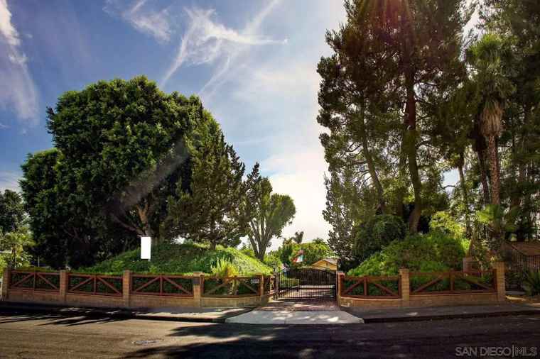 Photo of 5553 Scenic View Dr Yorba Linda, CA 92886