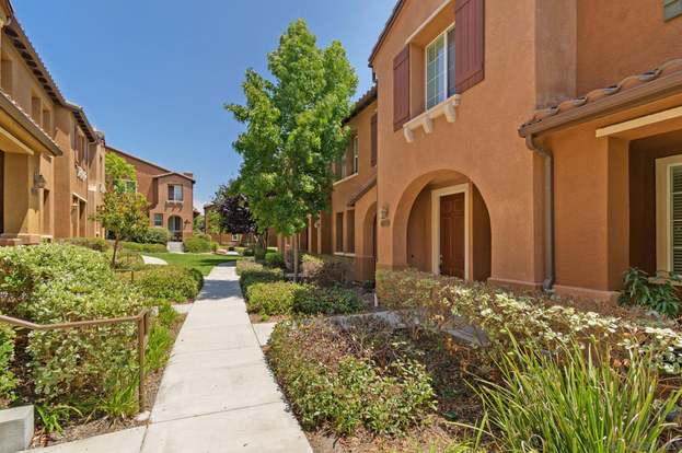 Peek at homes with their own tennis courts  Tennis court backyard, Dream  backyard, Dream house exterior