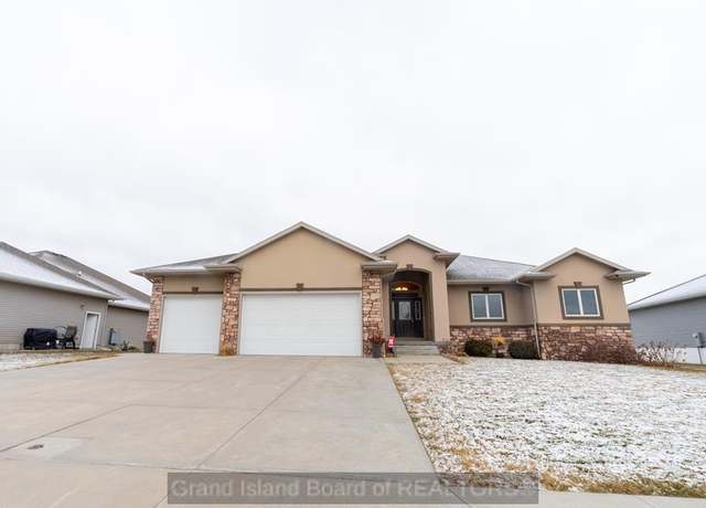 Property at 4060 Northview Dr, Grand Island, NE 68803, 5 beds, 2 baths