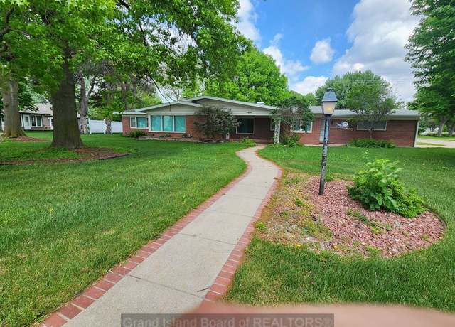 Property at 2004 W Anna St, Grand Island, NE 68803, 3 beds, 3 baths