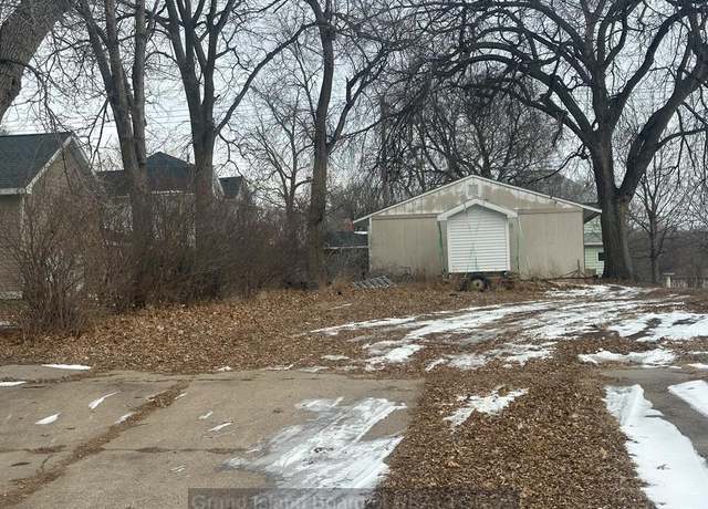 Property at 812 15th St, Aurora, NE 68818