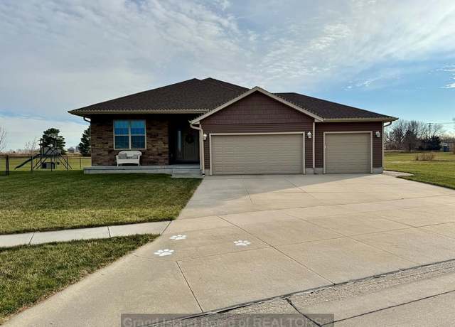 Property at 2040 Greenway Dr, Aurora, NE 68818, 4 beds, 3 baths