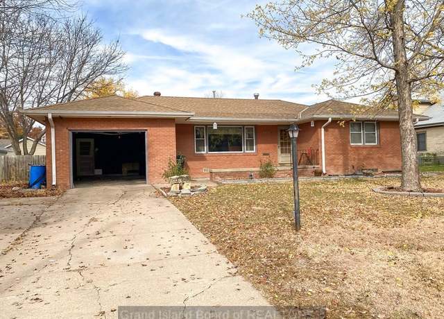 Property at 1334 W 12th St, Hastings, NE 68901, 2 beds, 2 baths