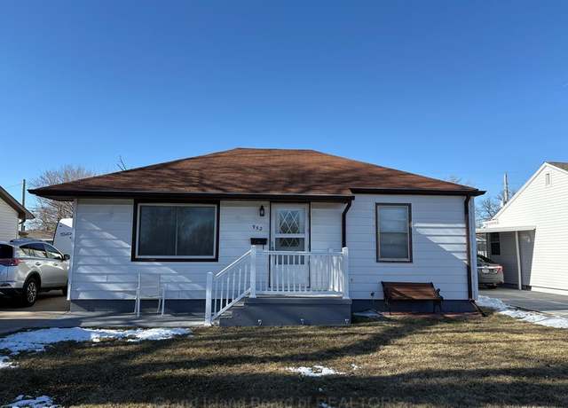 Property at 952 S Oak St, Grand Island, NE 68801, 2 beds, 1 bath