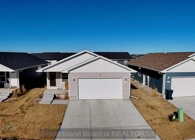 Property at 4362 Dawn St, Grand Island, NE 68803, 4 beds, 3 baths