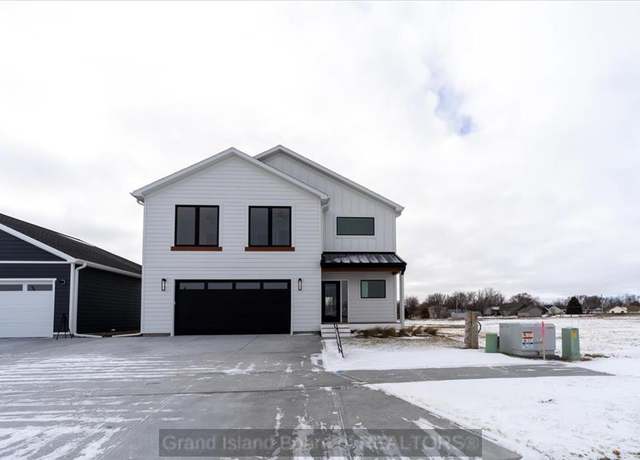 Property at 4209 Wilder Ave, Grand Island, NE 68803, 4 beds, 2.5 baths