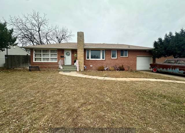 Property at 2222 W Oklahoma Ave, Grand Island, NE 68803, 3 beds, 2.5 baths