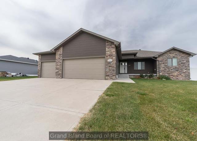 Property at 2104 Ebony Ln, Grand Island, NE 68803, 5 beds, 3 baths
