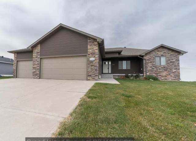 Property at 2104 Ebony Ln, Grand Island, NE 68803, 5 beds, 3 baths