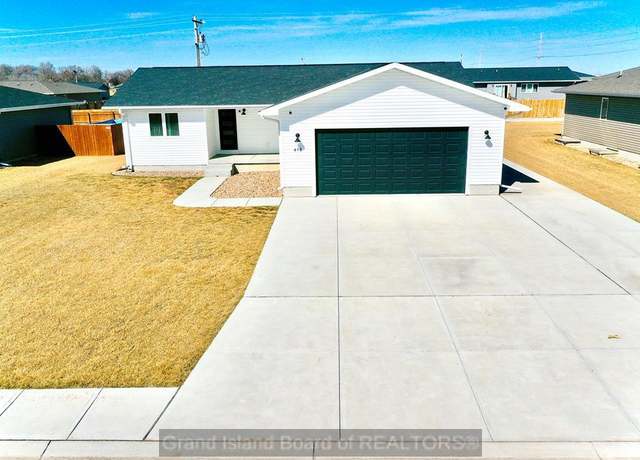 Property at 618 8th St, Phillips, NE 68865, 3 beds, 2 baths