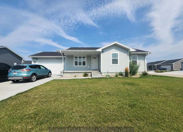 Property at 537 Schmidt Cir, Grand Island, NE 68803, 3 beds, 2 baths