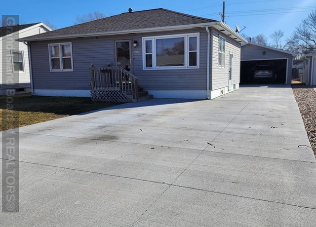 Property at 1411 N Park Ave, Grand Island, NE 68803, 3 beds, 1.5 baths