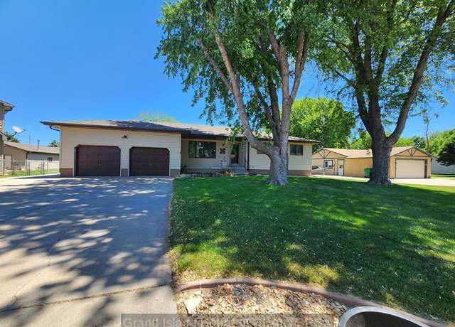 Property at 2663 Saint Patrick Ave, Grand Island, NE 68803, 3 beds, 2.5 baths