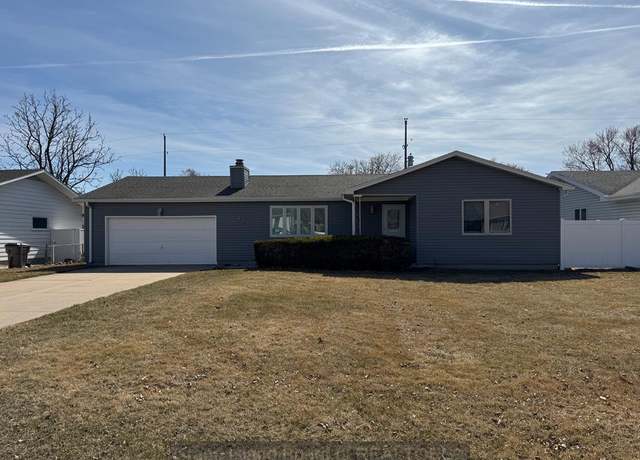 Property at 427 Holcomb St, Grand Island, NE 68801, 3 beds, 2 baths