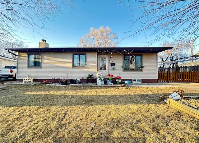 Property at 648 Martin Ave, Grand Island, NE 68801, 3 beds, 2.5 baths