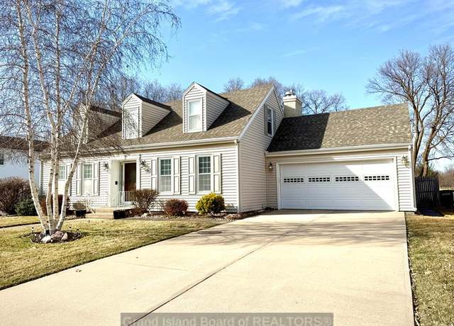 Property at 1714 Coventry Ln, Grand Island, NE 68803, 4 beds, 3.5 baths