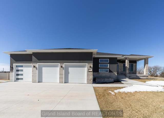 Property at 431 Ponderosa Dr, Grand Island, NE 68803, 4 beds, 3 baths