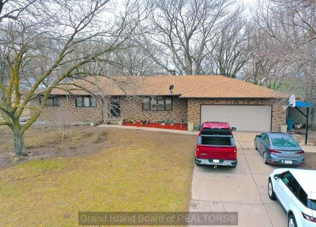 Property at 1004 Worms Rd, Grand Island, NE 68801, 3 beds, 3 baths