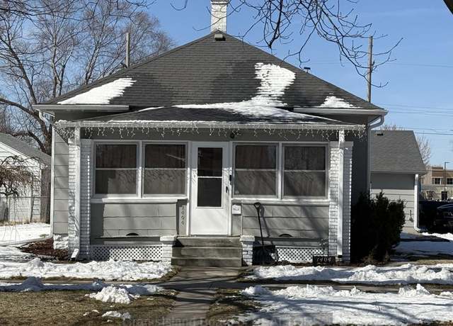 Property at 1404 W 5th St, Grand Island, NE 68801, 3 beds, 2 baths