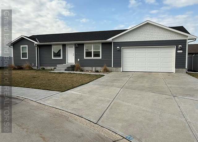 Property at 4364 Rodney Cir, Grand Island, NE 68803, 4 beds, 3 baths