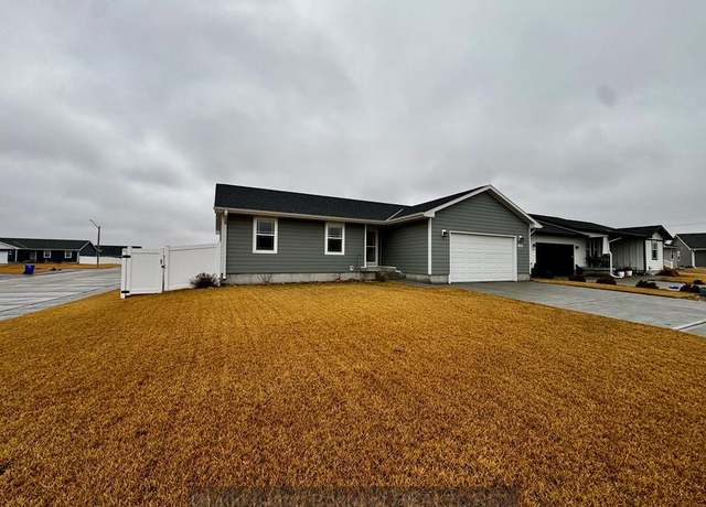 Property at 4347 Leon Cir, Grand Island, NE 68803, 5 beds, 3 baths