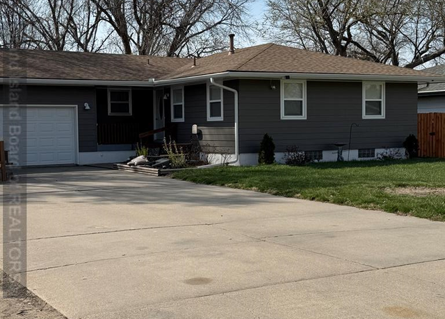 Property at 2728 O'flannagan St, Grand Island, NE 68803, 3 beds, 2 baths