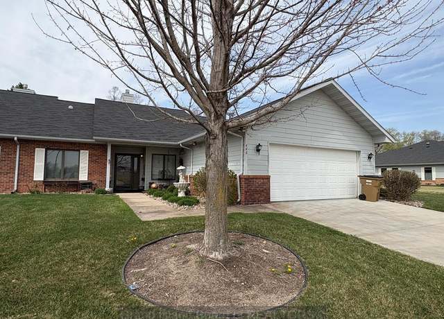 Property at 446 S Woodland Dr, Grand Island, NE 68801, 2 beds, 2 baths