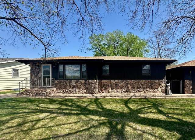 Property at 1717 N Custer Ave, Grand Island, NE 68803, 3 beds, 1.5 baths