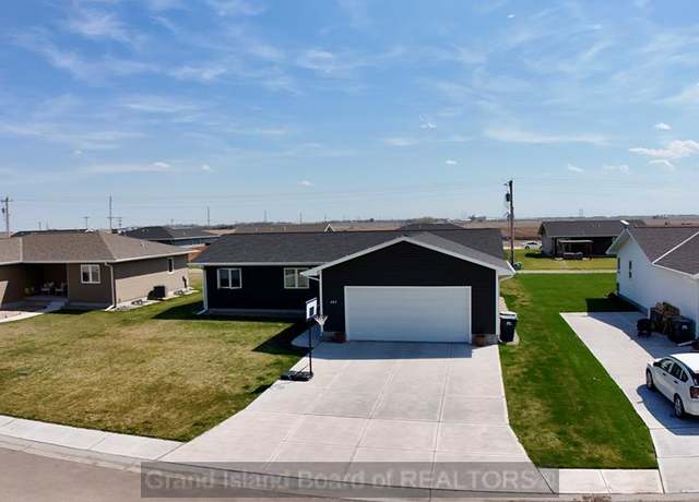 Property at 605 7th St, Phillips, NE 68865, 5 beds, 3 baths