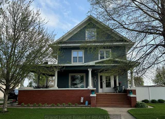 Property at 201 E Pine St, Doniphan, NE 68832, 5 beds, 1.5 baths