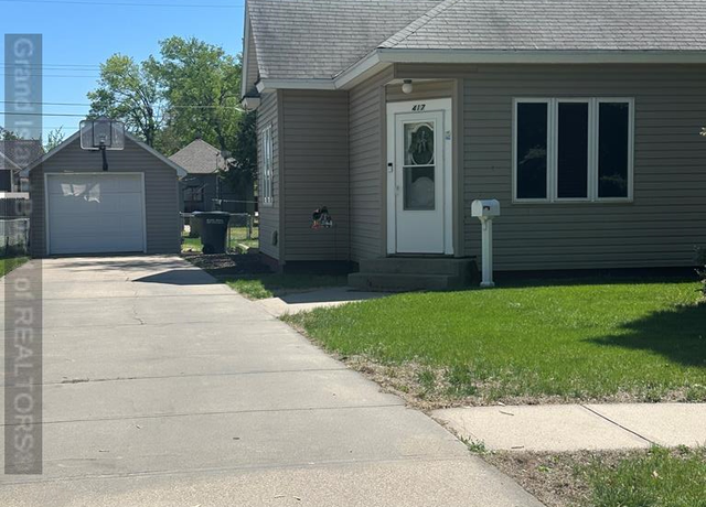 Property at 417 W 12th St, Grand Island, NE 68801, 2 beds, 1 bath