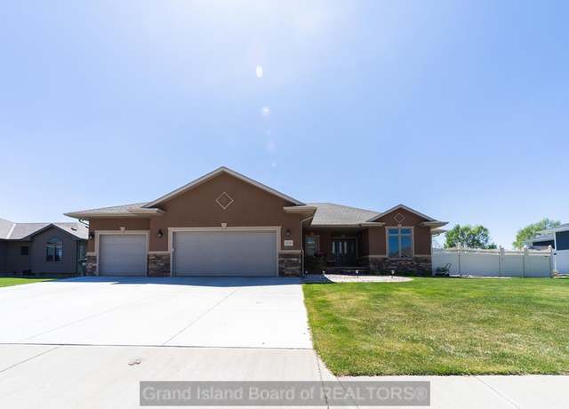 Property at 4211 Shanna St, Grand Island, NE 68803, 4 beds, 3 baths