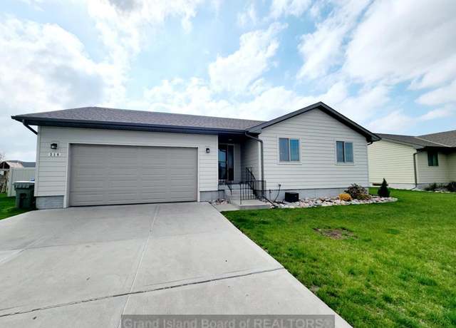 Property at 316 Brome Grass Dr, Grand Island, NE 68803, 4 beds, 2 baths