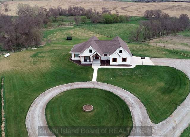 Property at 79976 Gun Club Ave, Wolbach, NE 68882, 4 beds, 3.5 baths