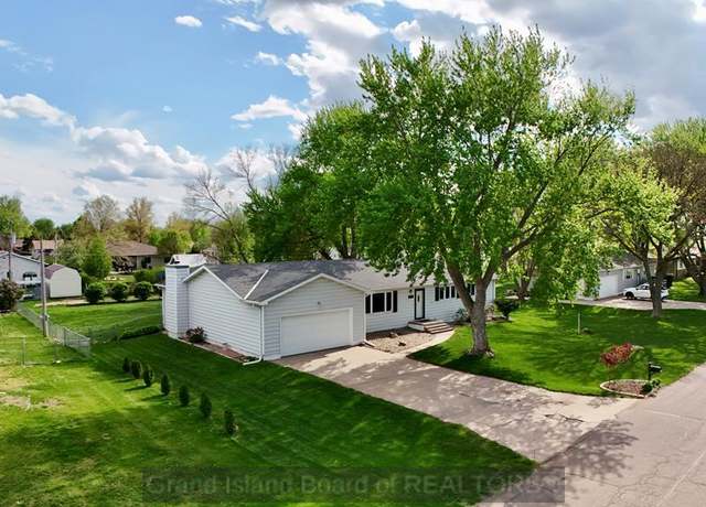 Property at 4247 Spur Ln, Grand Island, NE 68803, 3 beds, 2 baths
