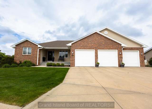 Property at 3107 Bison Ct, Grand Island, NE 68803, 5 beds, 3.5 baths