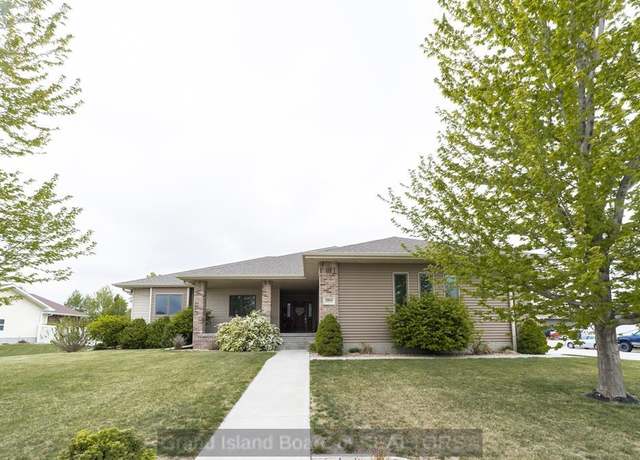 Property at 3804 Sparrow Cir, Grand Island, NE 68803, 5 beds, 3.5 baths