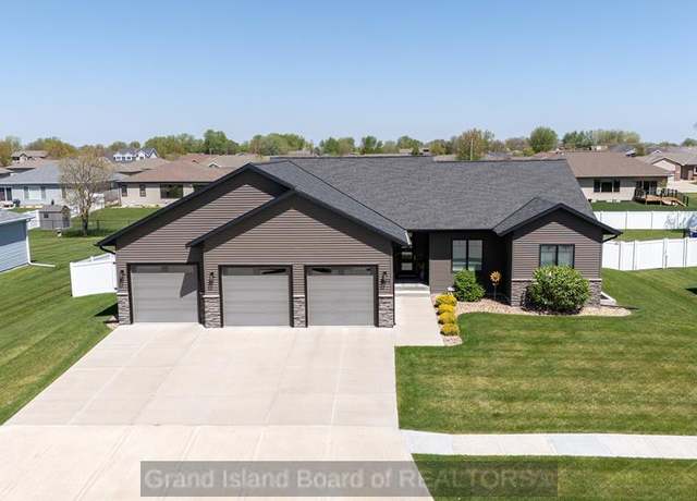 Property at 4136 Michigan Ave, Grand Island, NE 68803, 4 beds, 3 baths