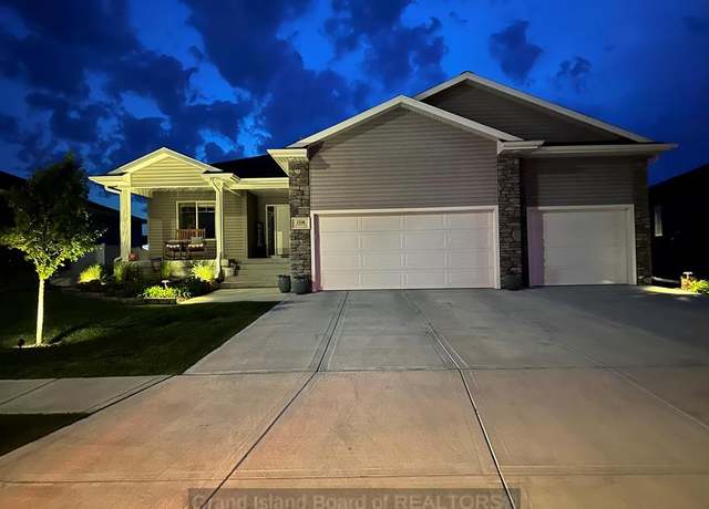 Property at 1516 Stonewood Ave, Grand Island, NE 68803, 6 beds, 3 baths