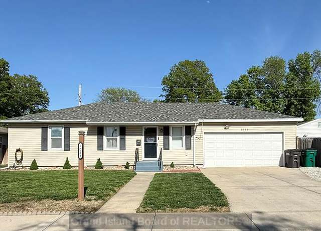 Property at 1033 S Plum St, Grand Island, NE 68801, 2 beds, 2 baths