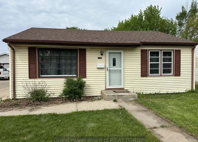 Property at 1108 S Clark St, Grand Island, NE 68801, 2 beds, 1 bath
