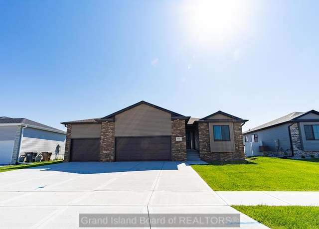 Property at 1647 Stonewood Ave, Grand Island, NE 68803, 2 beds, 2 baths