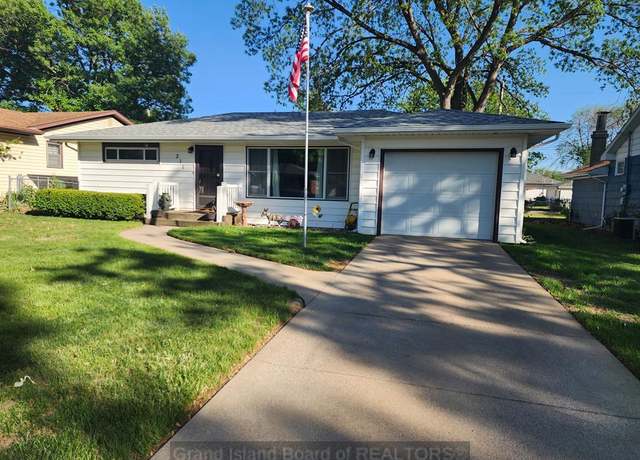 Property at 211 E 20th St, Grand Island, NE 68801, 3 beds, 1 bath