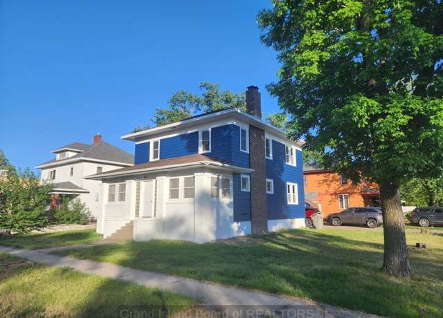 Property at 821 W 1st St, Grand Island, NE 68801, 5 beds, 2 baths