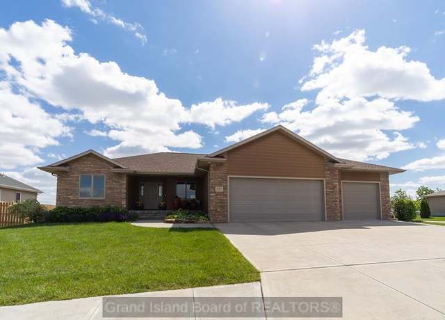 Property at 1705 Summerfield Ave, Grand Island, NE 68803, 4 beds, 3 baths