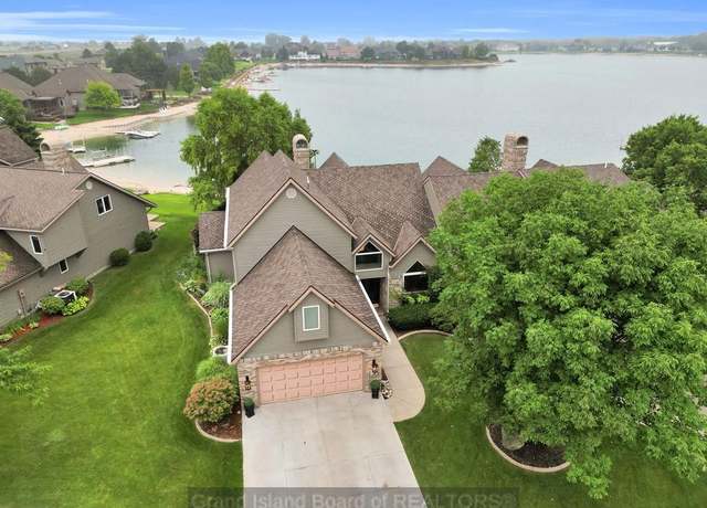 Property at 15 Ponderosa Dr, Grand Island, NE 68801, 3 beds, 3 baths