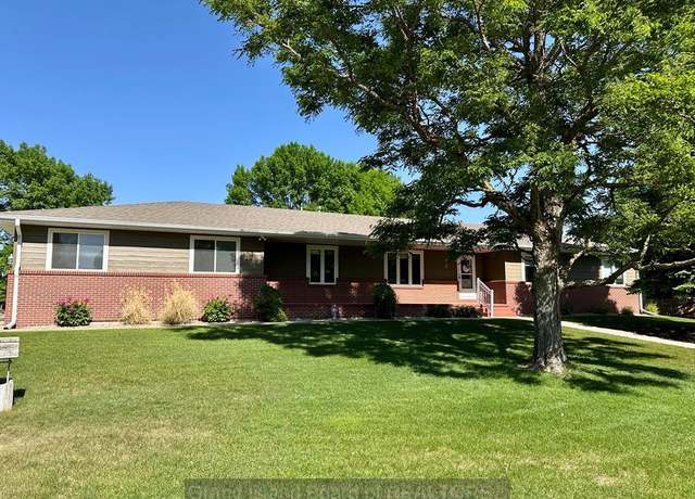 Property at 607 Hermitage Pl, Grand Island, NE 68801, 3 beds, 3 baths