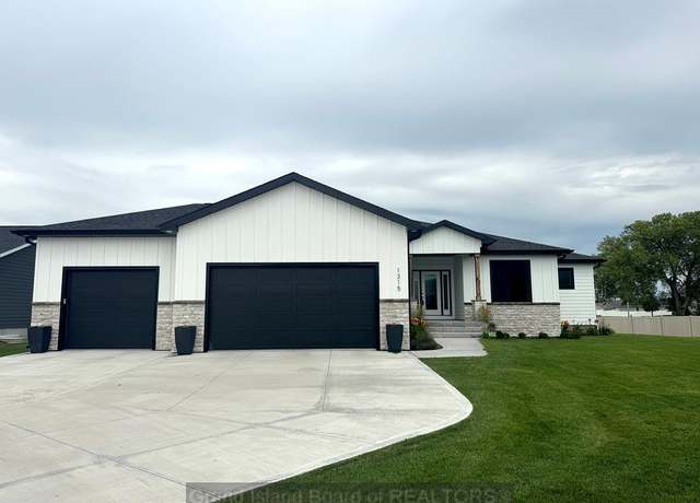Property at 1315 Diamond Dr, Grand Island, NE 68803, 5 beds, 3 baths