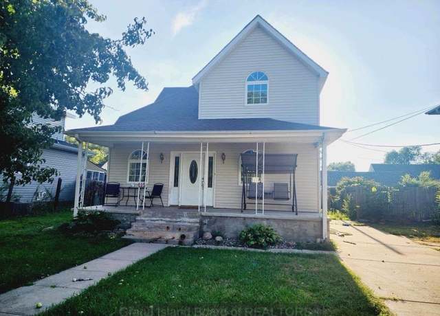 Property at 415 N Briggs Ave, Hastings, NE 68901, 4 beds, 2 baths